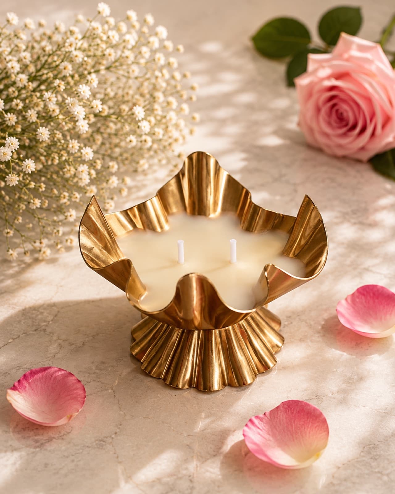 Ruffle Shell Stand Candle