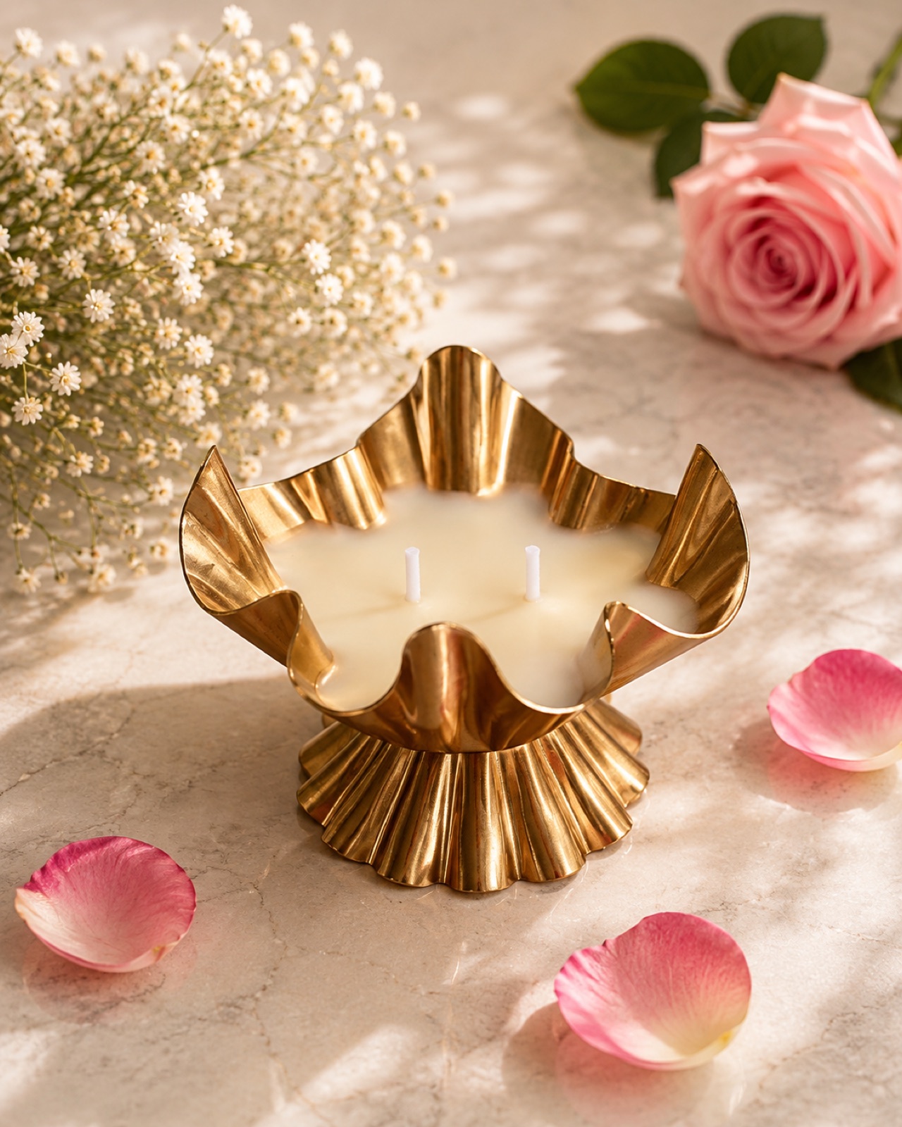 Ruffle Shell Stand Candle